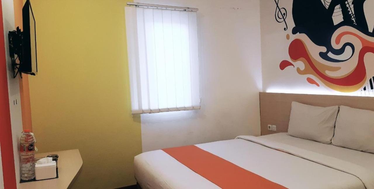 Green Red Hotel Syariah Jombang מראה חיצוני תמונה