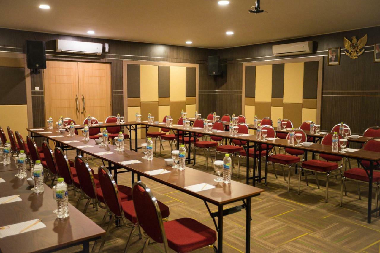 Green Red Hotel Syariah Jombang מראה חיצוני תמונה
