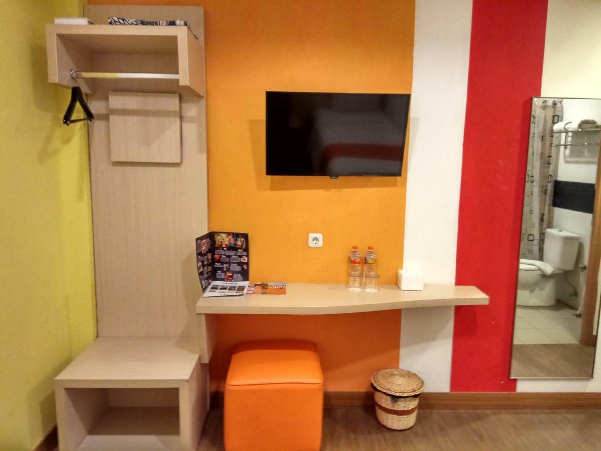 Green Red Hotel Syariah Jombang מראה חיצוני תמונה