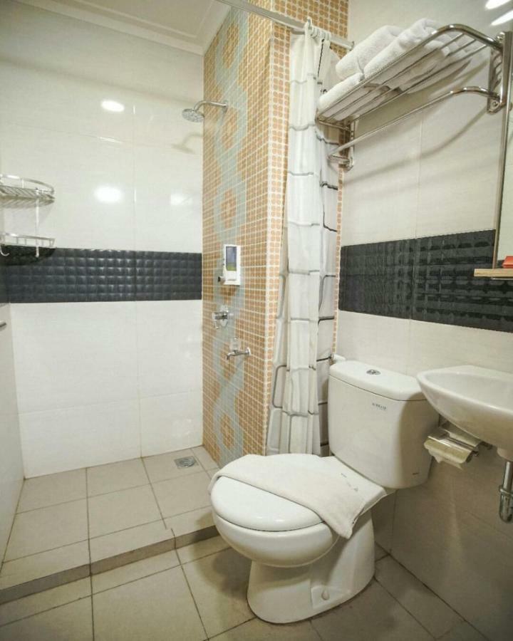 Green Red Hotel Syariah Jombang מראה חיצוני תמונה
